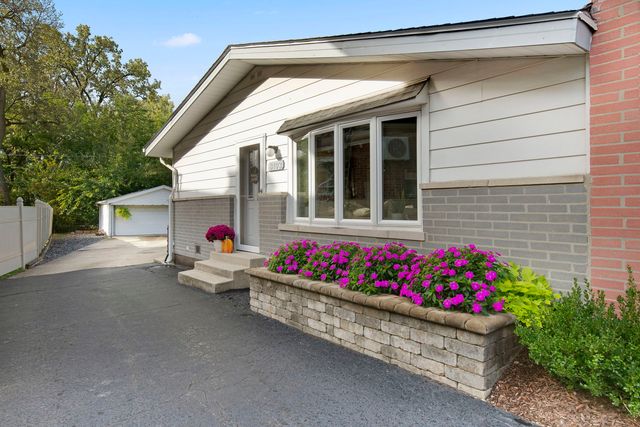 8103 W 98th Street, Palos Hills, IL 60465