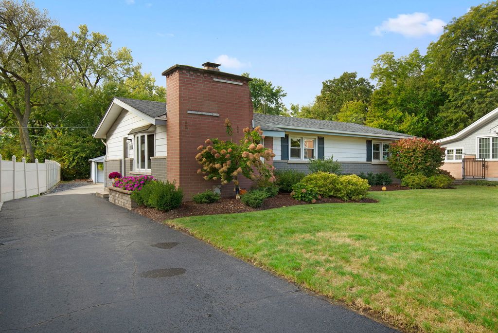 8103 W 98th Street, Palos Hills, IL 60465