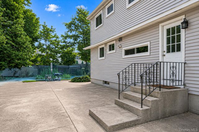 57 Pearl Street, Deer Park, NY 11729