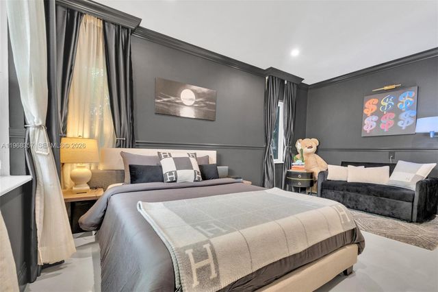 726 NE 17th Way, Fort Lauderdale, FL 33304