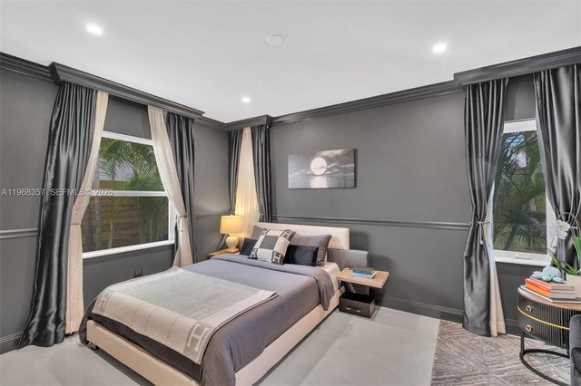 726 NE 17th Way, Fort Lauderdale, FL 33304