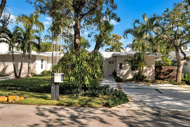 726 NE 17th Way, Fort Lauderdale, FL 33304