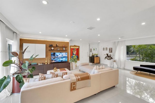 726 NE 17th Way, Fort Lauderdale, FL 33304