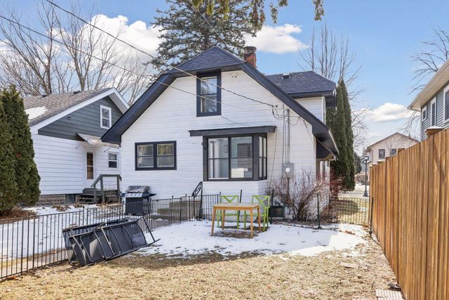 1679 Bayard Avenue, Saint Paul, MN 55116