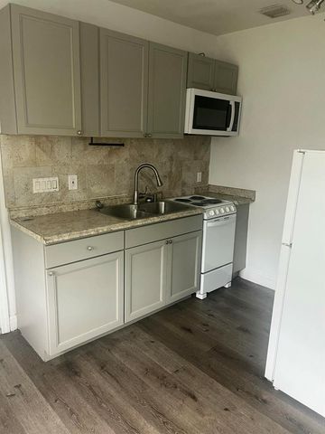 1462 40TH Street Back, West Palm Beach, FL 33407