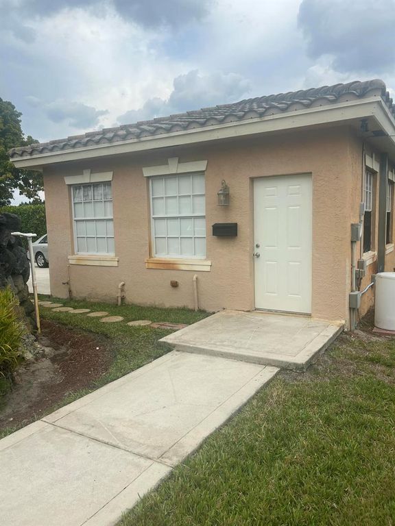 1462 40TH Street Back, West Palm Beach, FL 33407