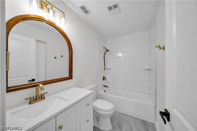 17305 Timber Oak LN, Fort Myers, FL 33908