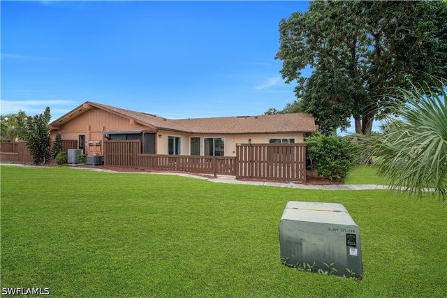 17305 Timber Oak LN, Fort Myers, FL 33908