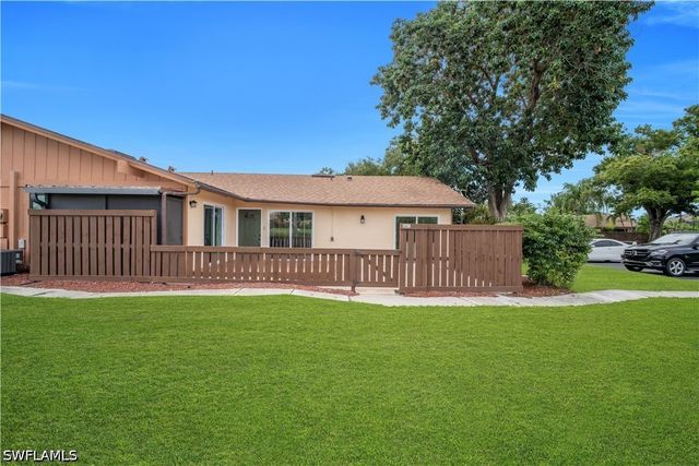 17305 Timber Oak LN, Fort Myers, FL 33908