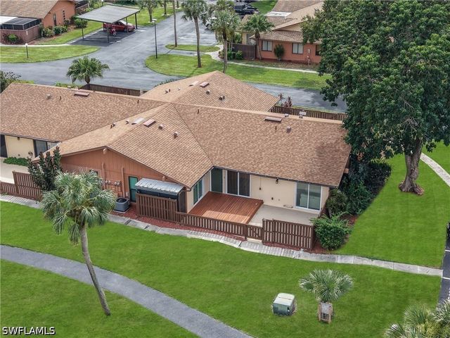 17305 Timber Oak LN, Fort Myers, FL 33908