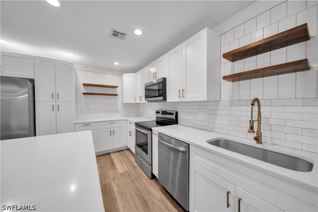 17305 Timber Oak LN, Fort Myers, FL 33908