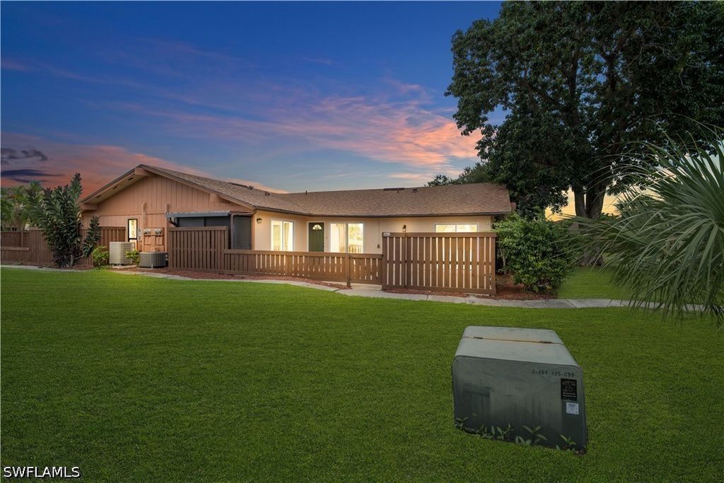 17305 Timber Oak LN, Fort Myers, FL 33908