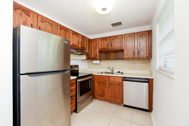 8 Lake Vista Trail 205, Port St Lucie, FL 34952