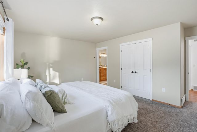 1031 N High Desert Dr, Deer Park, WA 99006