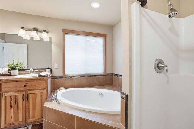 1031 N High Desert Dr, Deer Park, WA 99006