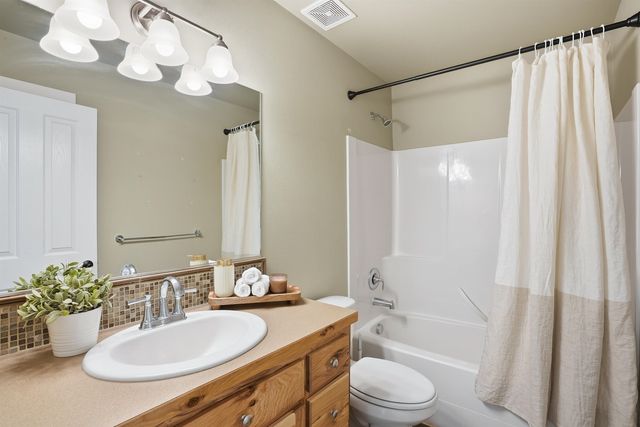 1031 N High Desert Dr, Deer Park, WA 99006