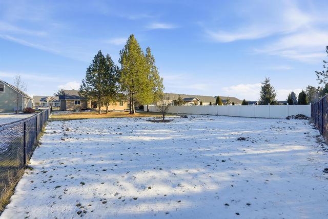 1031 N High Desert Dr, Deer Park, WA 99006