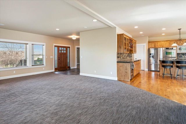 4122 SW Salmon Place, Redmond, OR 97756