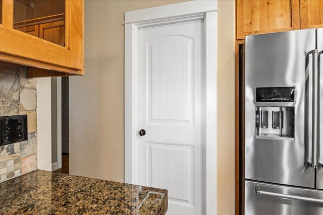 4122 SW Salmon Place, Redmond, OR 97756