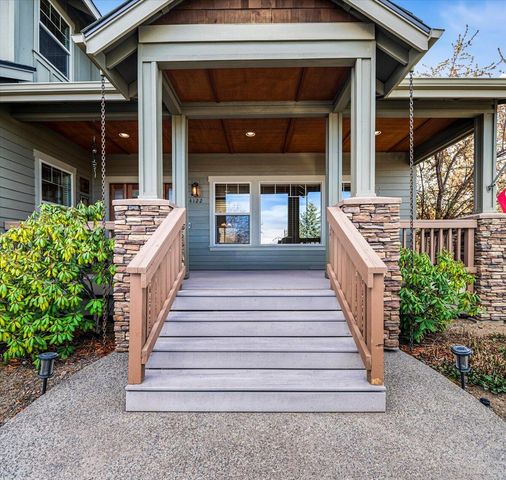 4122 SW Salmon Place, Redmond, OR 97756