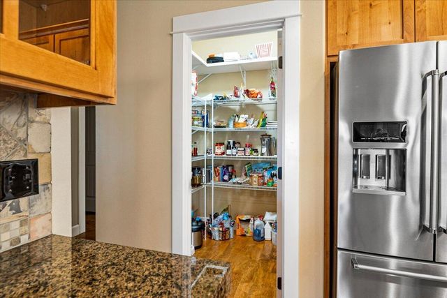 4122 SW Salmon Place, Redmond, OR 97756