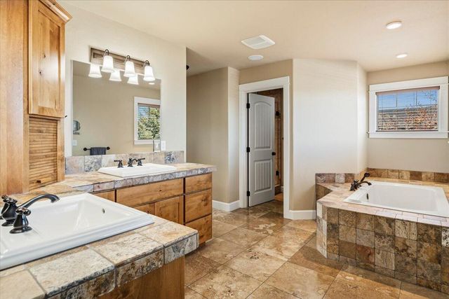 4122 SW Salmon Place, Redmond, OR 97756