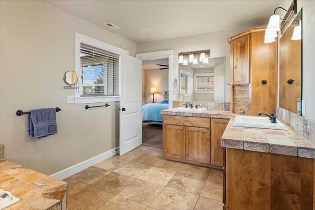 4122 SW Salmon Place, Redmond, OR 97756