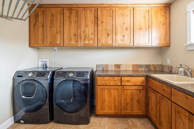 4122 SW Salmon Place, Redmond, OR 97756