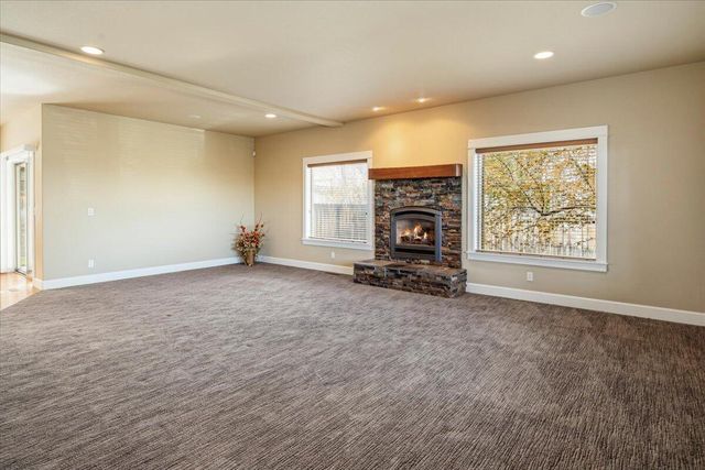 4122 SW Salmon Place, Redmond, OR 97756