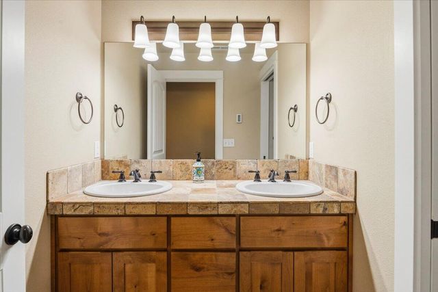 4122 SW Salmon Place, Redmond, OR 97756