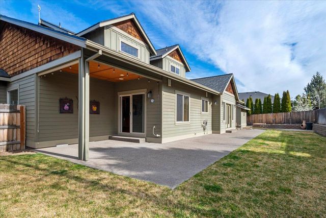 4122 SW Salmon Place, Redmond, OR 97756