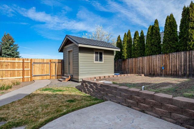 4122 SW Salmon Place, Redmond, OR 97756