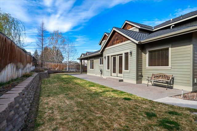 4122 SW Salmon Place, Redmond, OR 97756