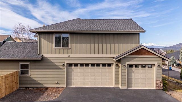 4122 SW Salmon Place, Redmond, OR 97756