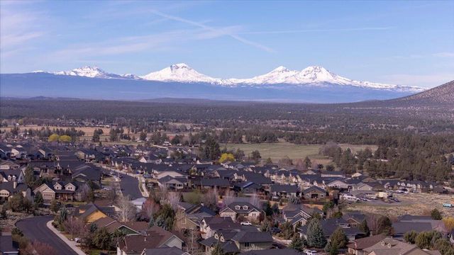 4122 SW Salmon Place, Redmond, OR 97756