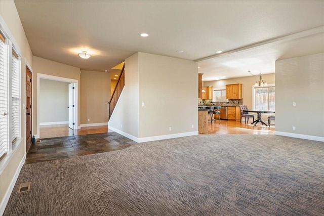 4122 SW Salmon Place, Redmond, OR 97756