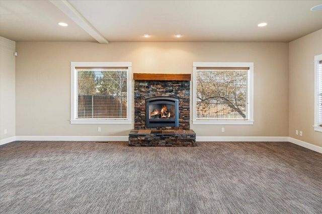 4122 SW Salmon Place, Redmond, OR 97756