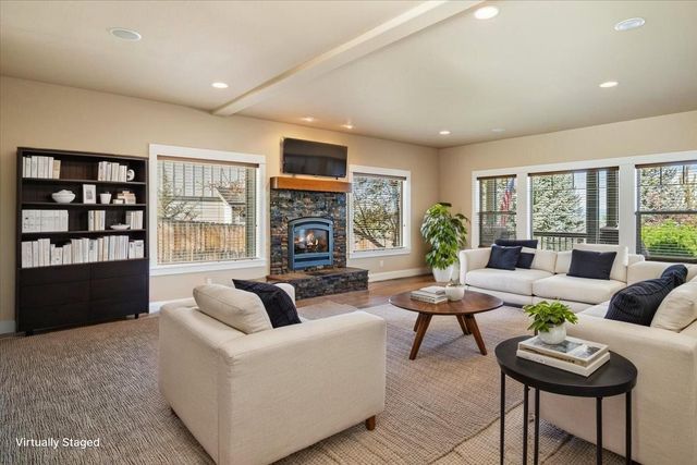 4122 SW Salmon Place, Redmond, OR 97756