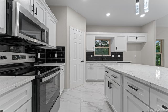 237 AVENUE D, Poteet, TX 78065