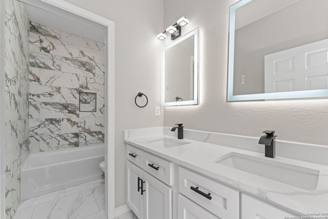 237 AVENUE D, Poteet, TX 78065