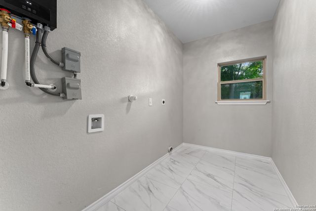 237 AVENUE D, Poteet, TX 78065