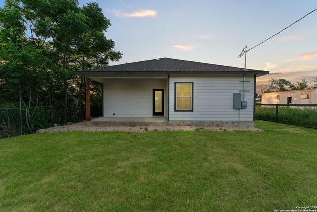 237 AVENUE D, Poteet, TX 78065