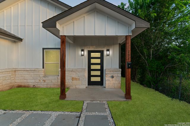 237 AVENUE D, Poteet, TX 78065