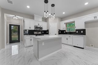 237 AVENUE D, Poteet, TX 78065