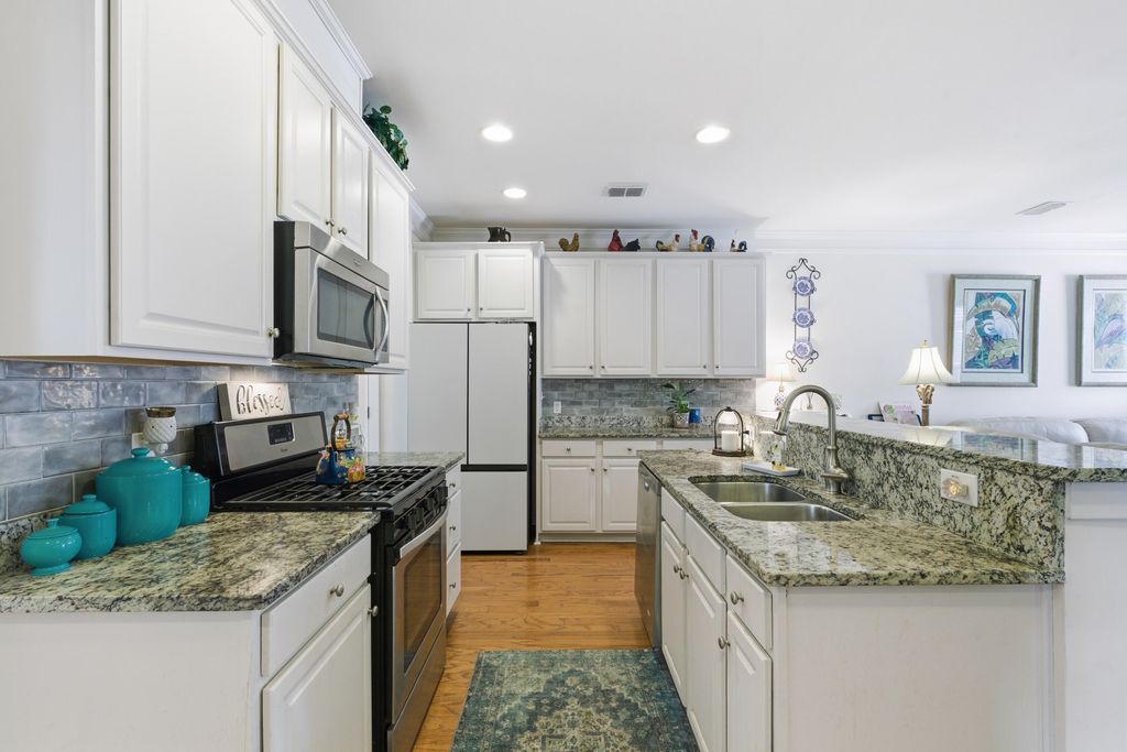 Image 11 of property listing at 3216 Moonlight Drive, Charleston, SC 29414