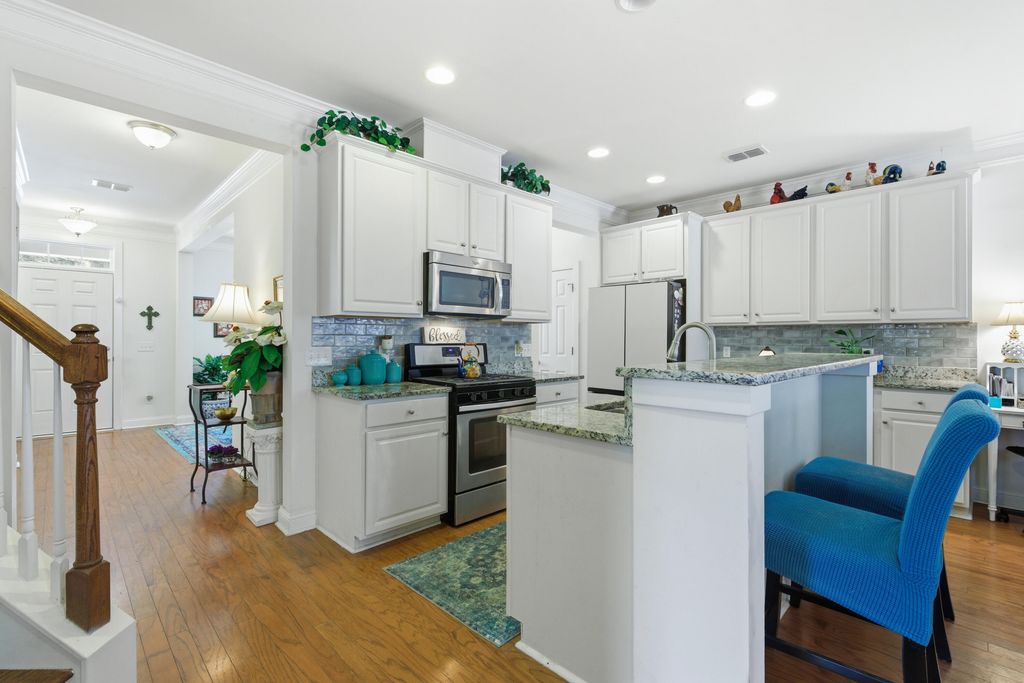 Image 13 of property listing at 3216 Moonlight Drive, Charleston, SC 29414