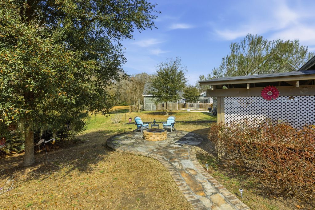 Image 37 of property listing at 3216 Moonlight Drive, Charleston, SC 29414