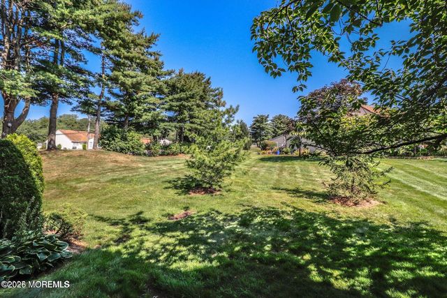 8E Benjamin Franklin Drive, Monroe, NJ 08831