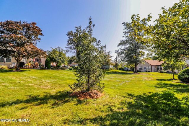 8E Benjamin Franklin Drive, Monroe, NJ 08831