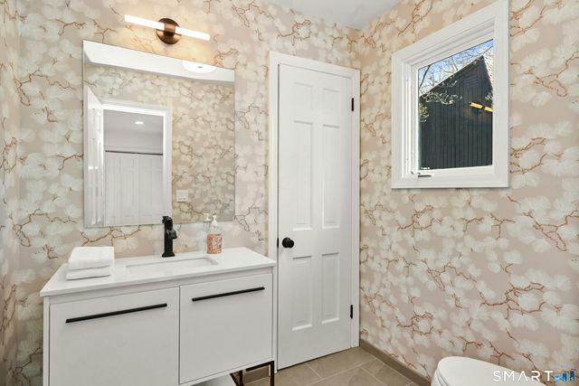 12 Hillcrest Court, Ridgefield, CT 06877